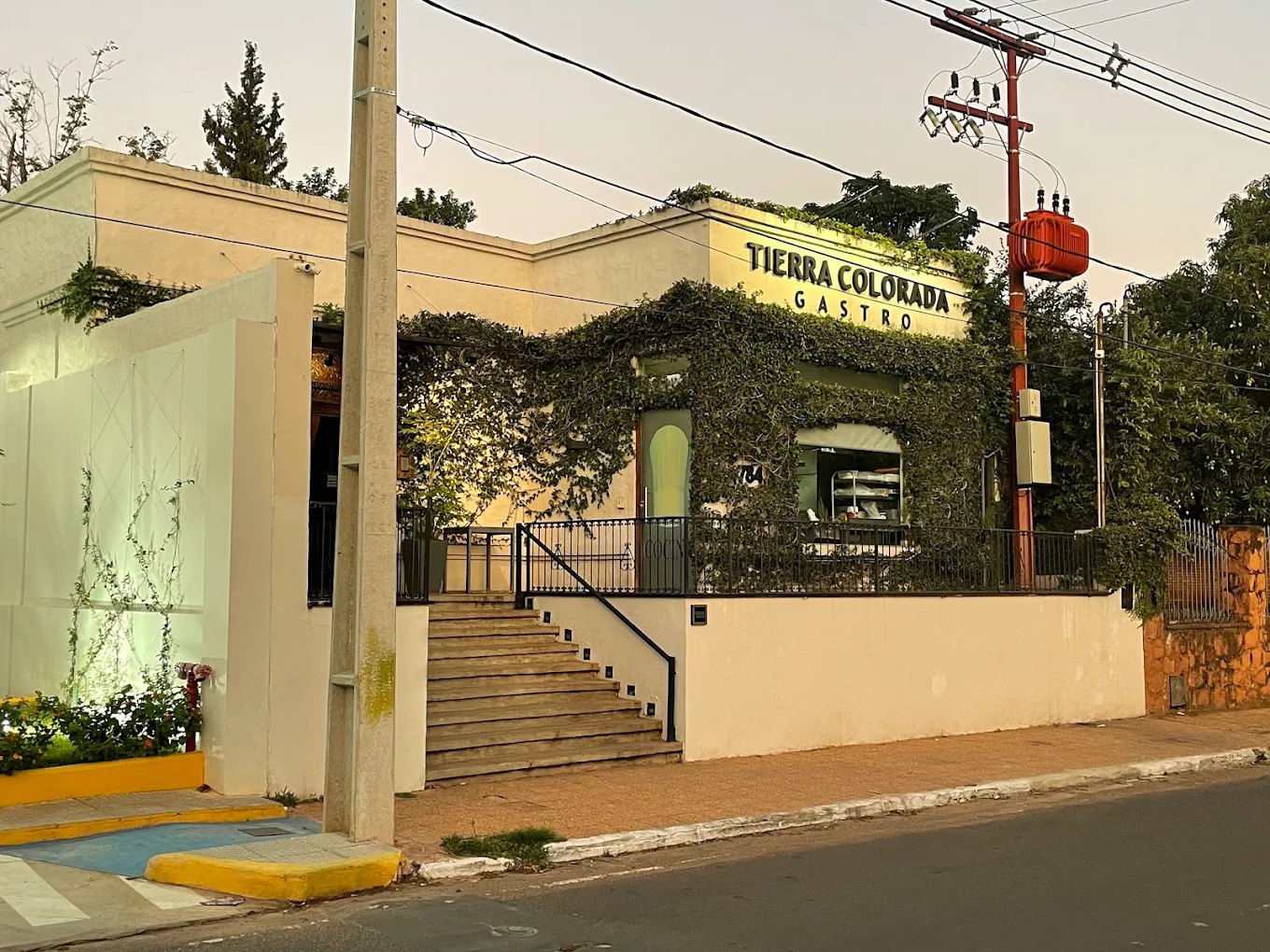 Tierra Colorada Gastró